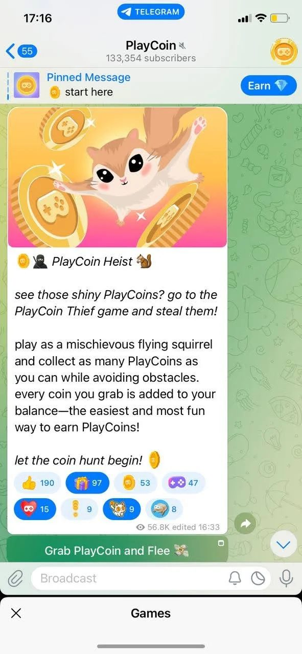 Телеграм реклама PlayCoin з білкою, що летить, і монетами як приклад ігрового трафіку в арбітражі