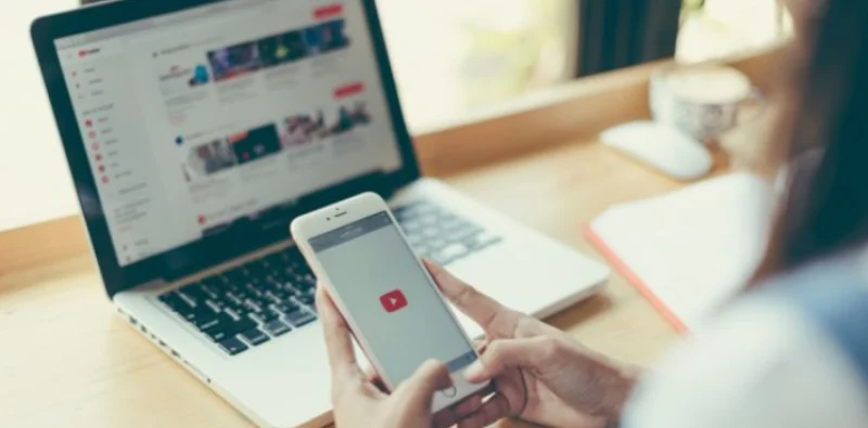  С 17 ноября 2025 года YouTube вводит новые ограничения на контент с азартными играми, NFT и сценами насилия. Объясняем, кого коснутся изменения и как авторам адаптировать свои видео